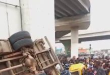 Tírélà jábọ́ láti orí afárá l’Eko, rún Korope méji pa