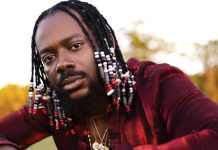 Adekunle Gold sàfihàn àdúgbò tí a fi so̩ orúko̩ rè̩