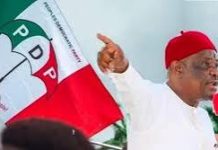 Wike gbàjo̩ba e̩gbé̩ òsèlú PDP, ó fò̩nà ìta han Seyi Makinde àti àwo̩n mìíràn