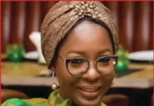 Ìyàwó gómìnà Kwara fèrín pẹ̀ẹ̀kẹ́ àwon akẹ́kọ̀ọ́